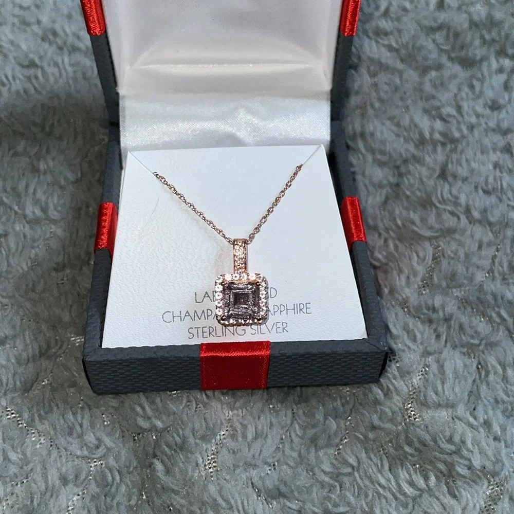 Neckless - Picture 2 of 5
